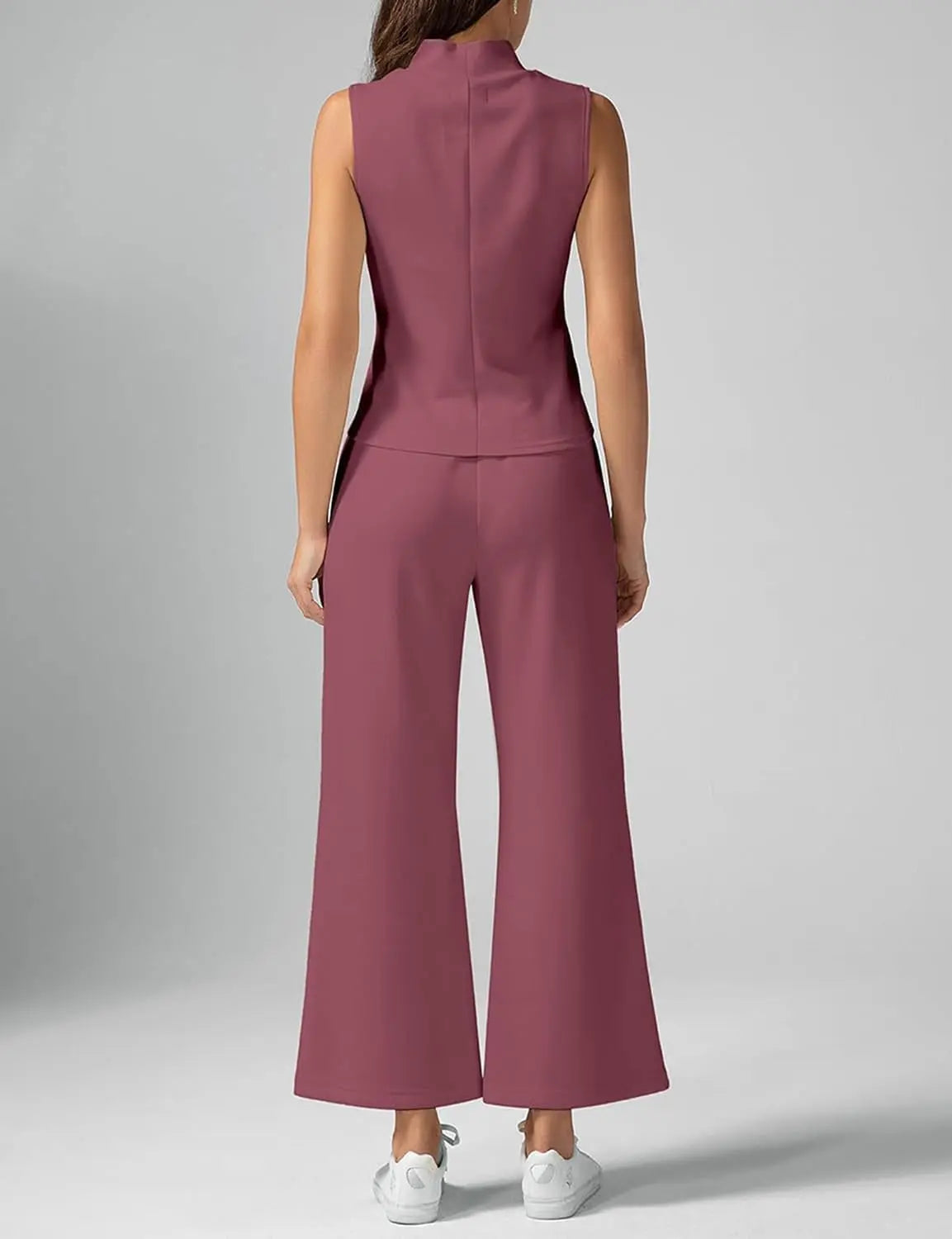 Weekend Uniform – Luxe Two-Piece Outfit with Cropped Top & Lounge Pants